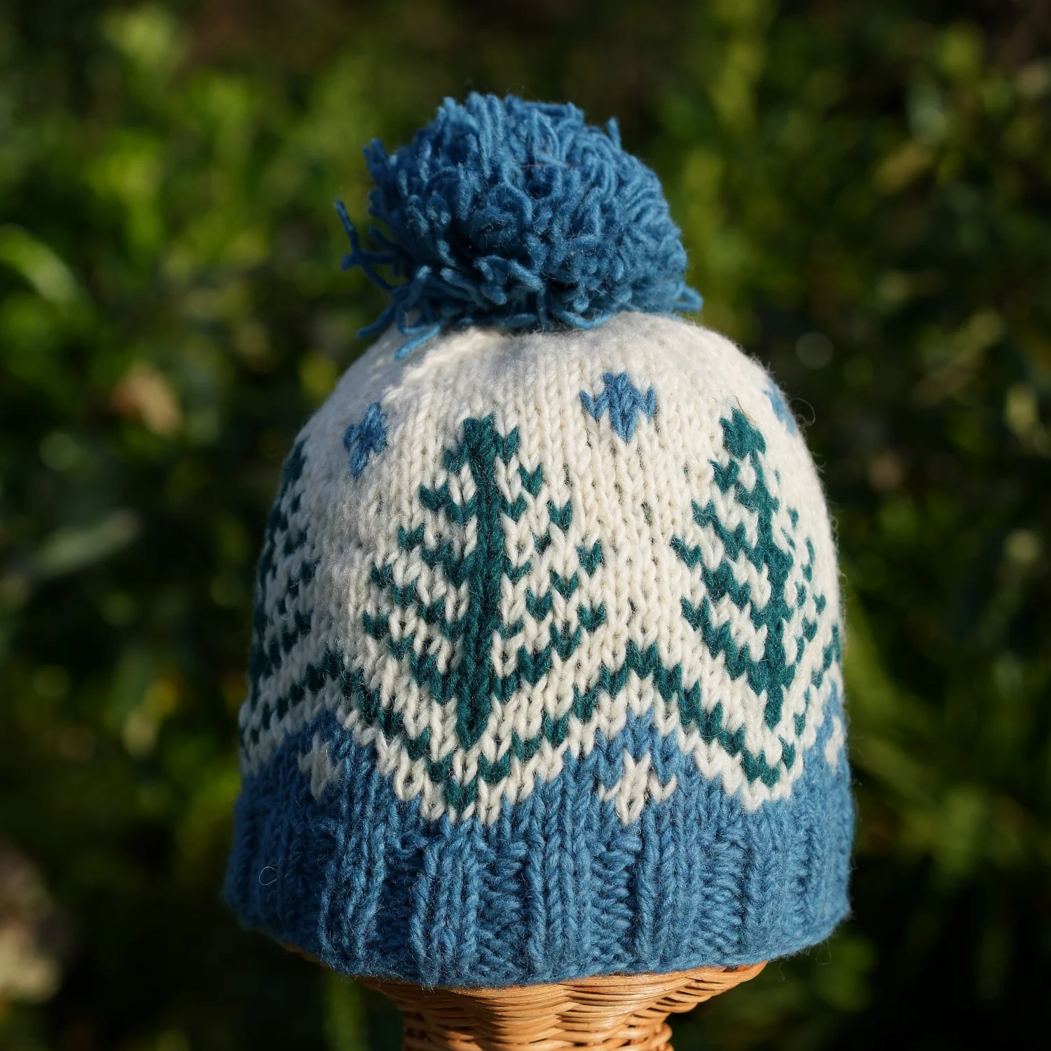 100% Lamb Wool Snowflake Blue Bobble Beanie Winter Hat LC01
